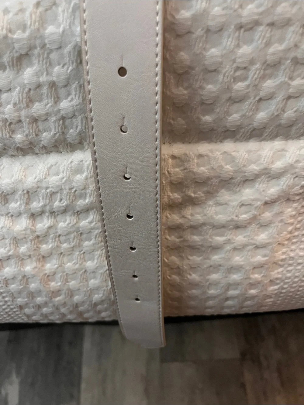 Steve Madden White Leather Belt with Large Hammered Silver Buckle